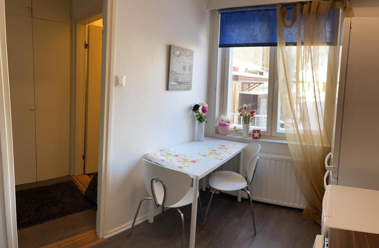 Yksioe 1 Km Jokirannasta Foeriltae/ 2 Km Torilta Apartman Turku Kültér fotó